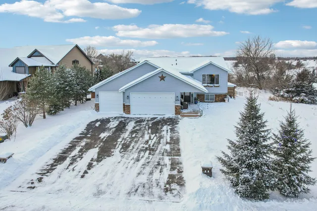 $399,900 | 11576 Bristol Road, Chisago City, MN 55013