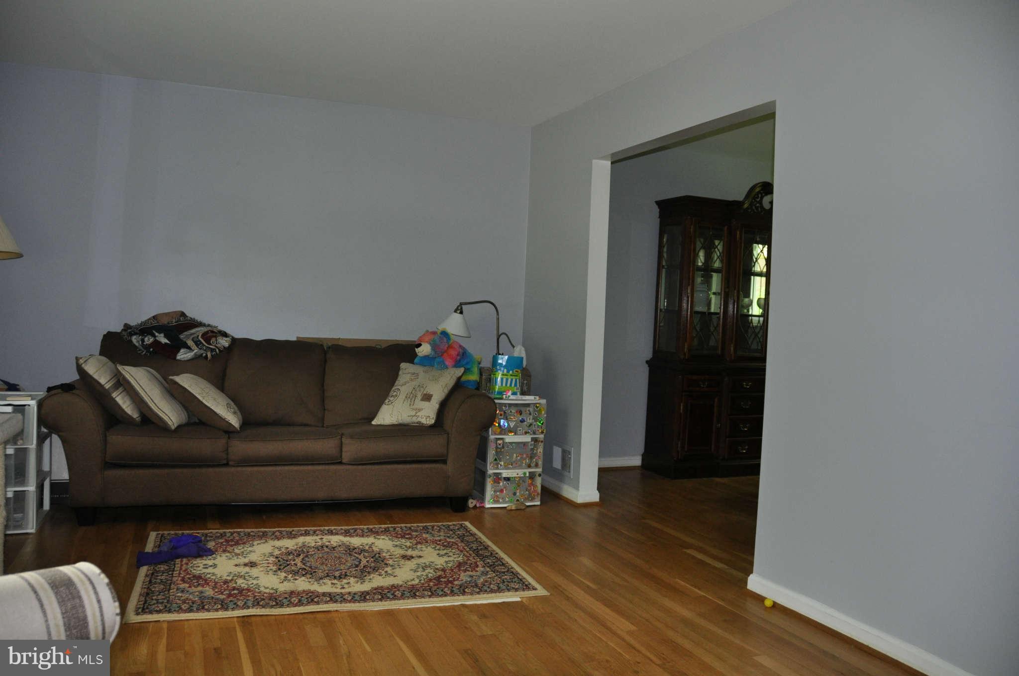5601 Ventnor Lane Springfield, VA 22151 - Photo 2 of 20 Living Room