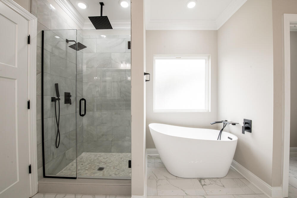 2680 Pine Log Road Warrenville, SC 29851 - Photo 11 of 27 Tiled Shower & Stand Alone Tub!