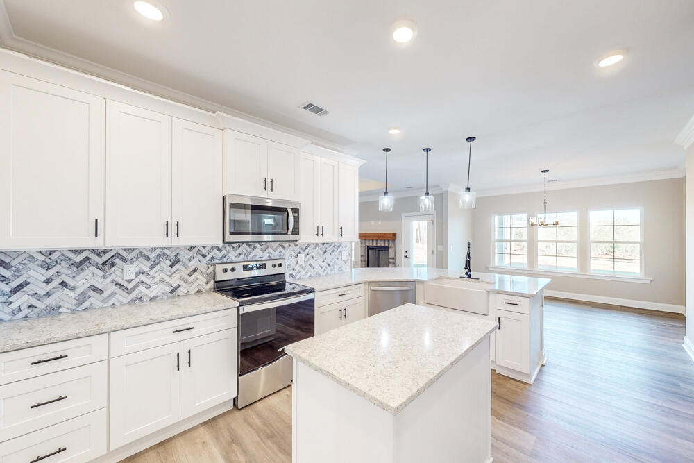 2680 Pine Log Road Warrenville, SC 29851 - Photo 5 of 27 Built-In Microwave!