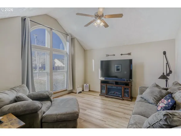 $629,000 | 1716 Southeast 10th Place, Canby, OR 97013