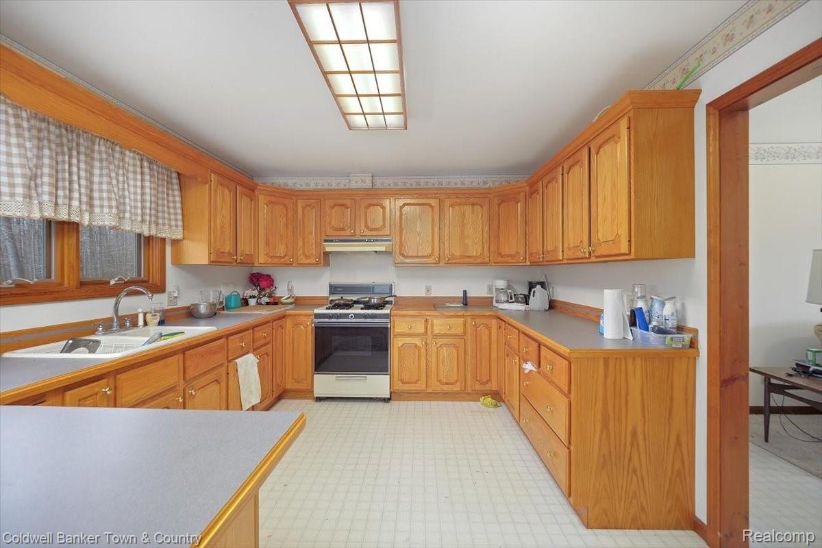 4721 Adams Road Gladwin, MI 48624 - Photo 6 of 46 Kitchen