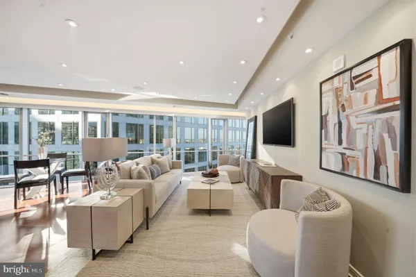 $895,000 | 1111 19th Street North, Unit 2705, Arlington, VA 22209