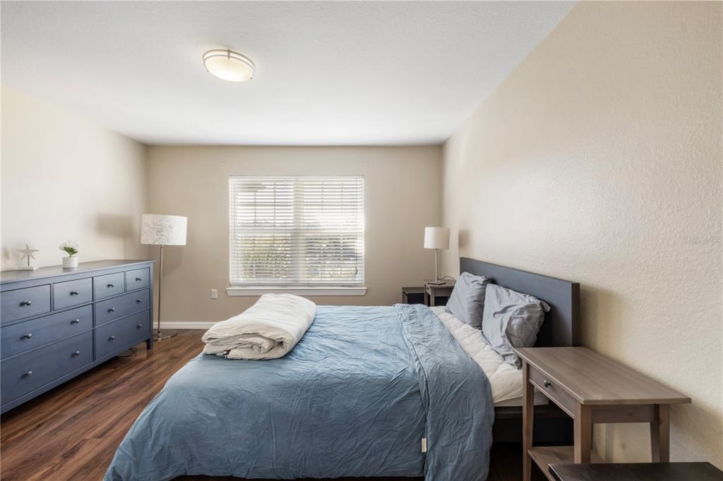 5475 Vineland Road, Unit 8302 Orlando, FL 32811 - Photo 7 of 12 a bedroom with a bed and window