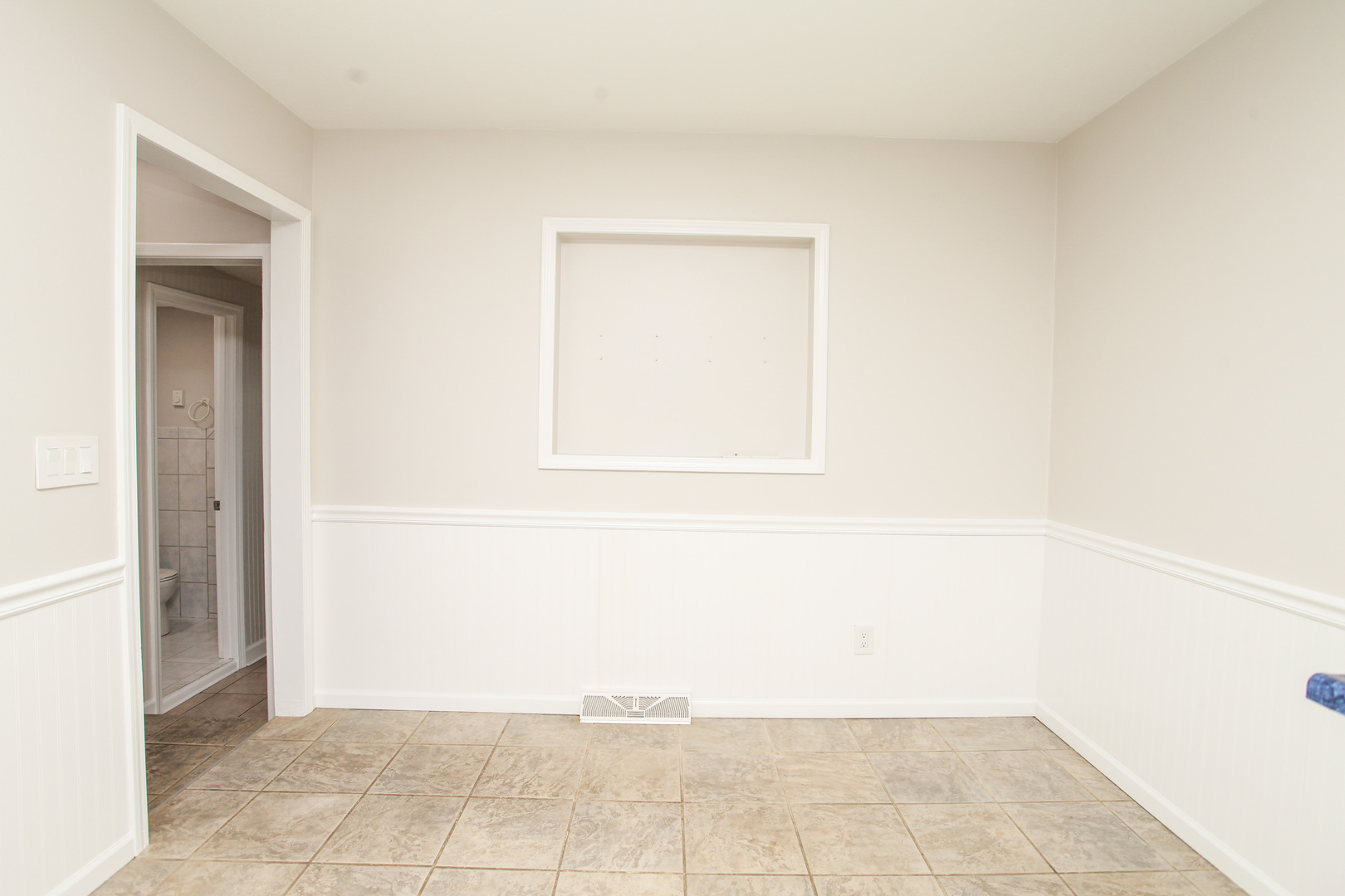 11 Riser Avenue Bloomington, IL 61701 - Photo 7 of 37 Gallery Image 7