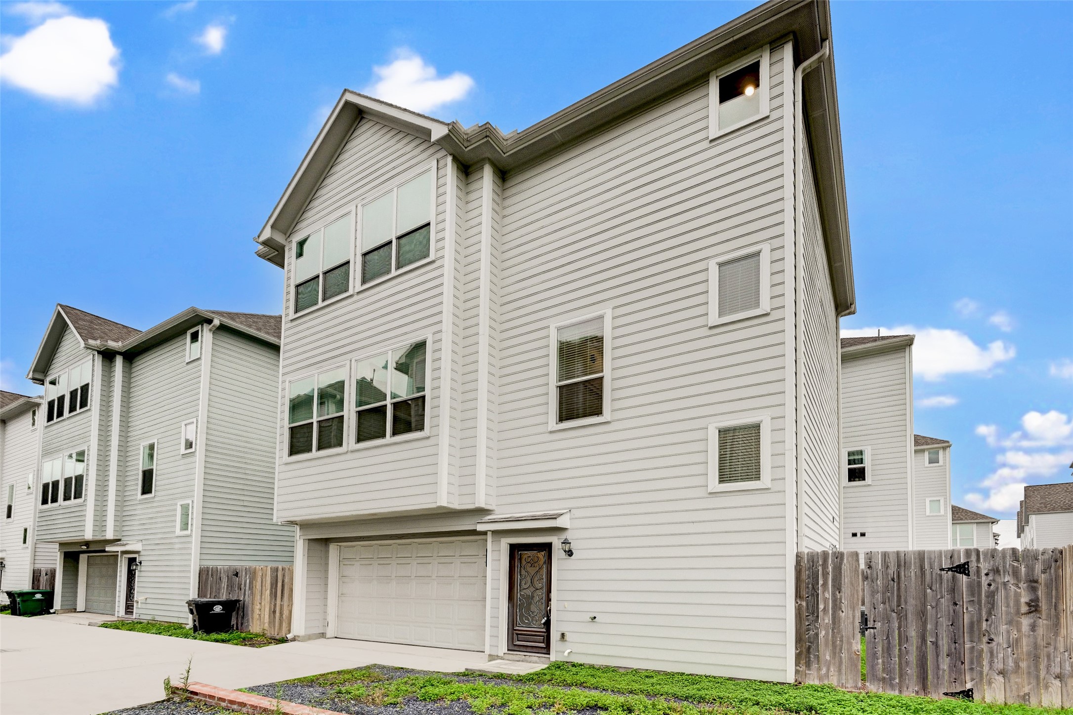 705-rd Link Road Houston, TX 77009 - Photo 3 of 27