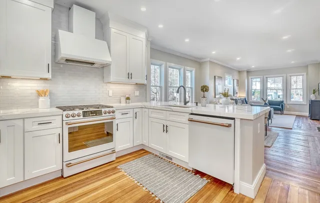 $849,900 | 114-116 West Wyoming Avenue, Unit 1, Melrose, MA 02176