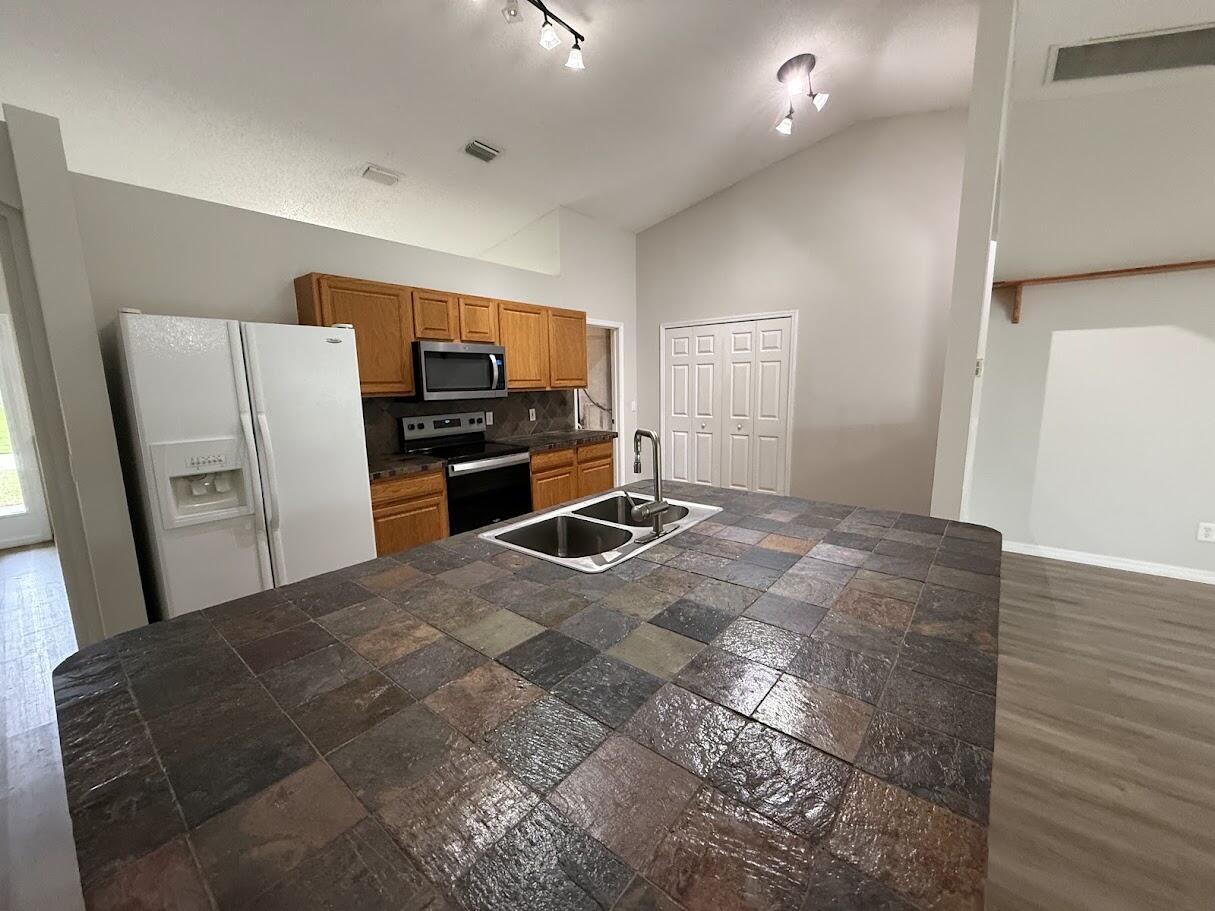 548 Southwest Undallo Road Port St. Lucie, FL 34953 - Photo 6 of 26 IMG_4770