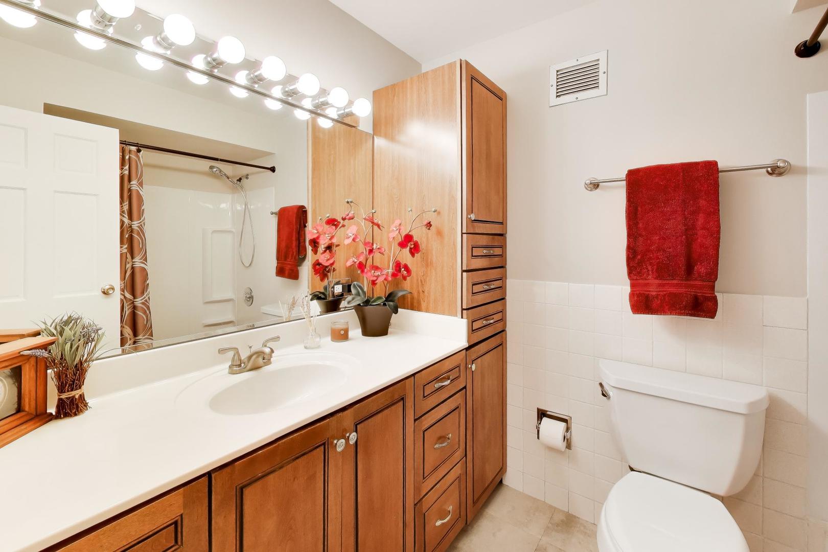 40 North Tower Road, Unit 4F Oak Brook, IL 60523 - Photo 15 of 32