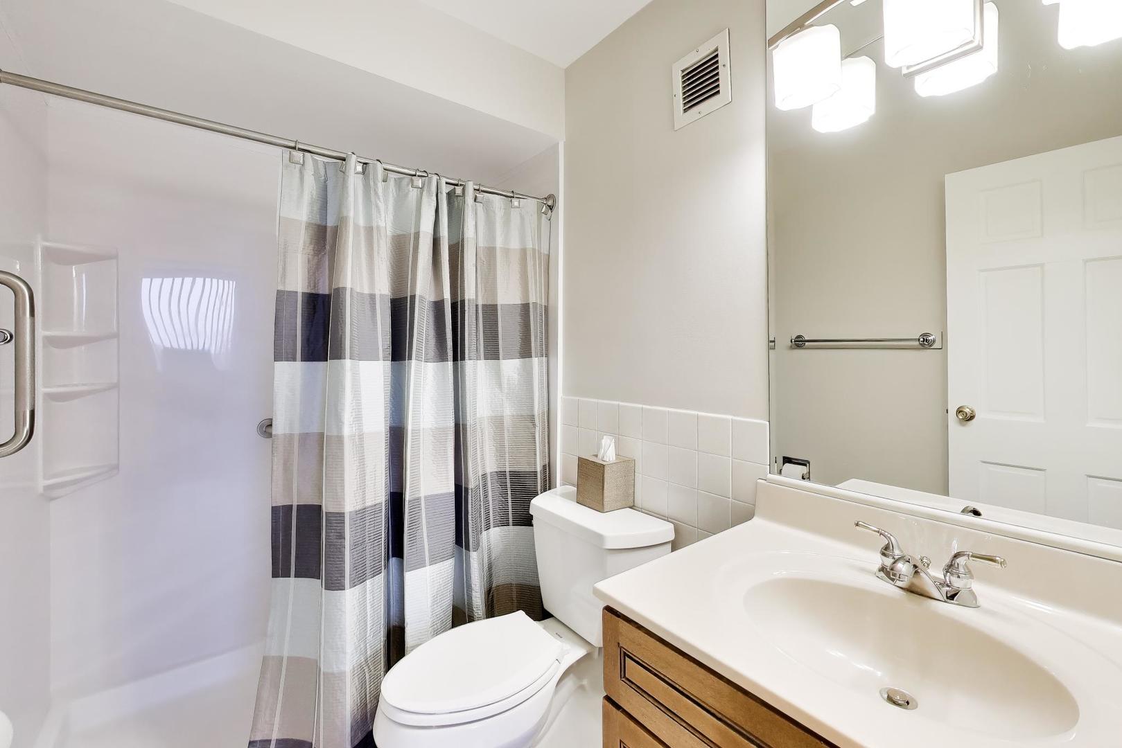 40 North Tower Road, Unit 4F Oak Brook, IL 60523 - Photo 18 of 32