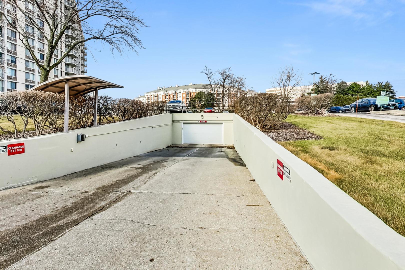 40 North Tower Road, Unit 4F Oak Brook, IL 60523 - Photo 30 of 32