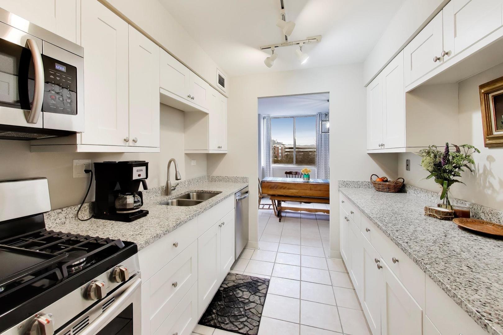 40 North Tower Road, Unit 4F Oak Brook, IL 60523 - Photo 4 of 32