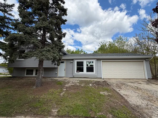 $310,000 | 200 Lee Lane, Bolingbrook, IL 60440