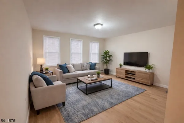 $1,900 | 33 Hayward Place, Unit 1, Wallington, NJ 07057