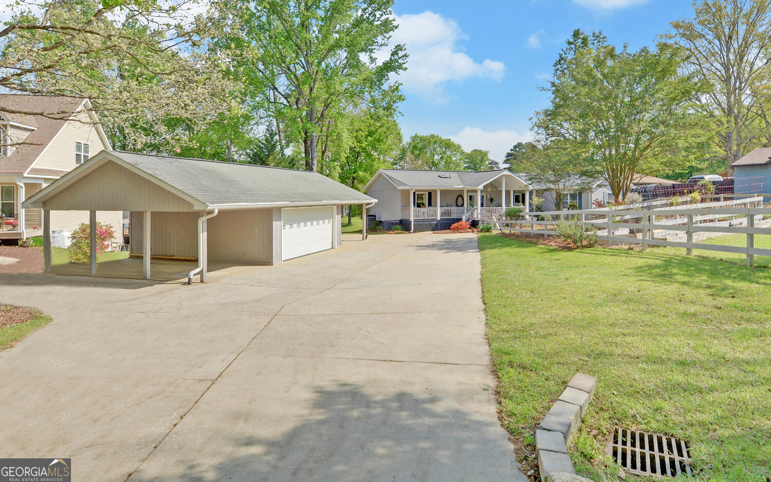 809 Glenn Ferry Road Fair Play, SC 29643 - Photo 13 of 78 a house with swimming pool in front of it