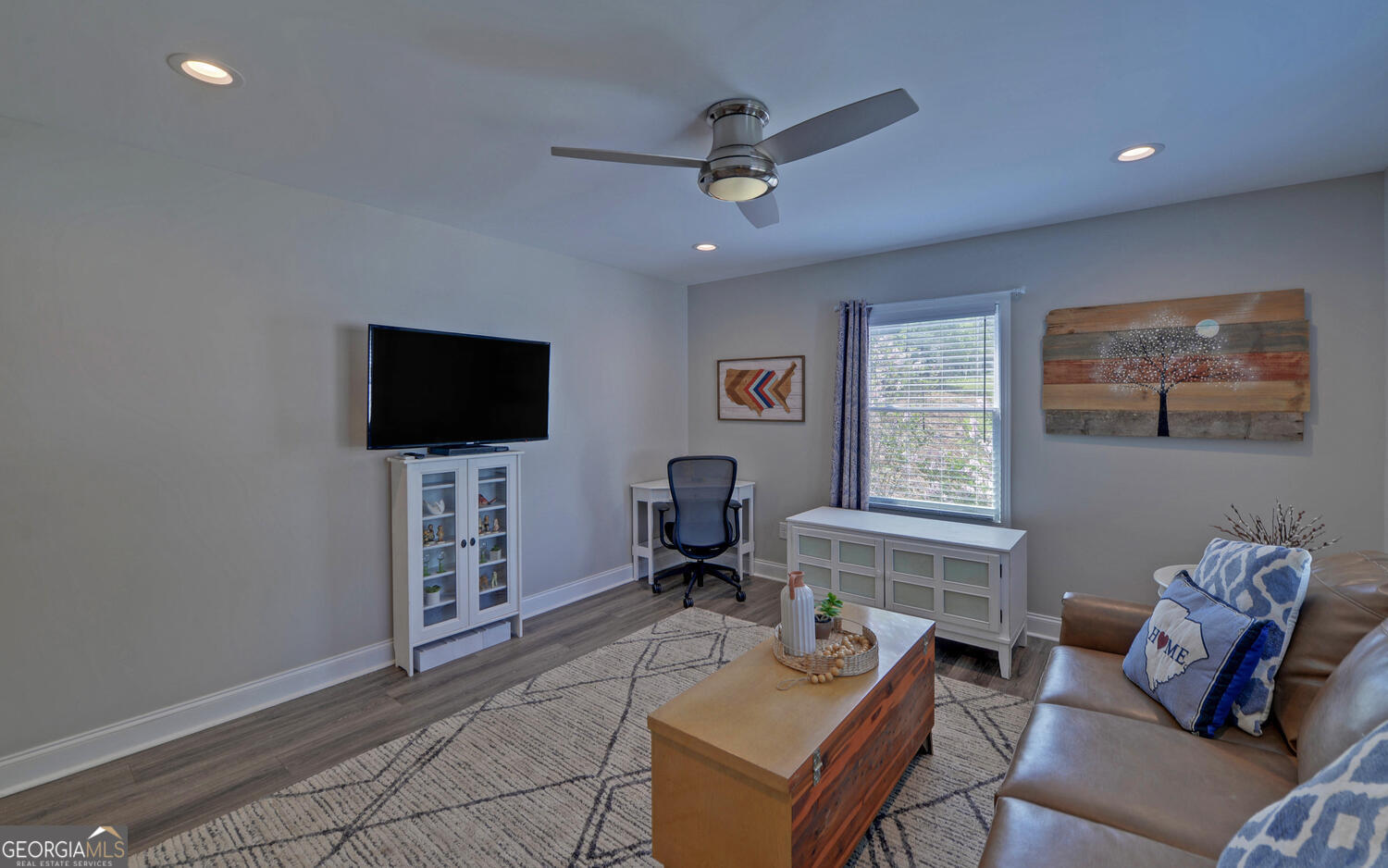 809 Glenn Ferry Road Fair Play, SC 29643 - Photo 30 of 78 a living room with furniture and a flat screen tv