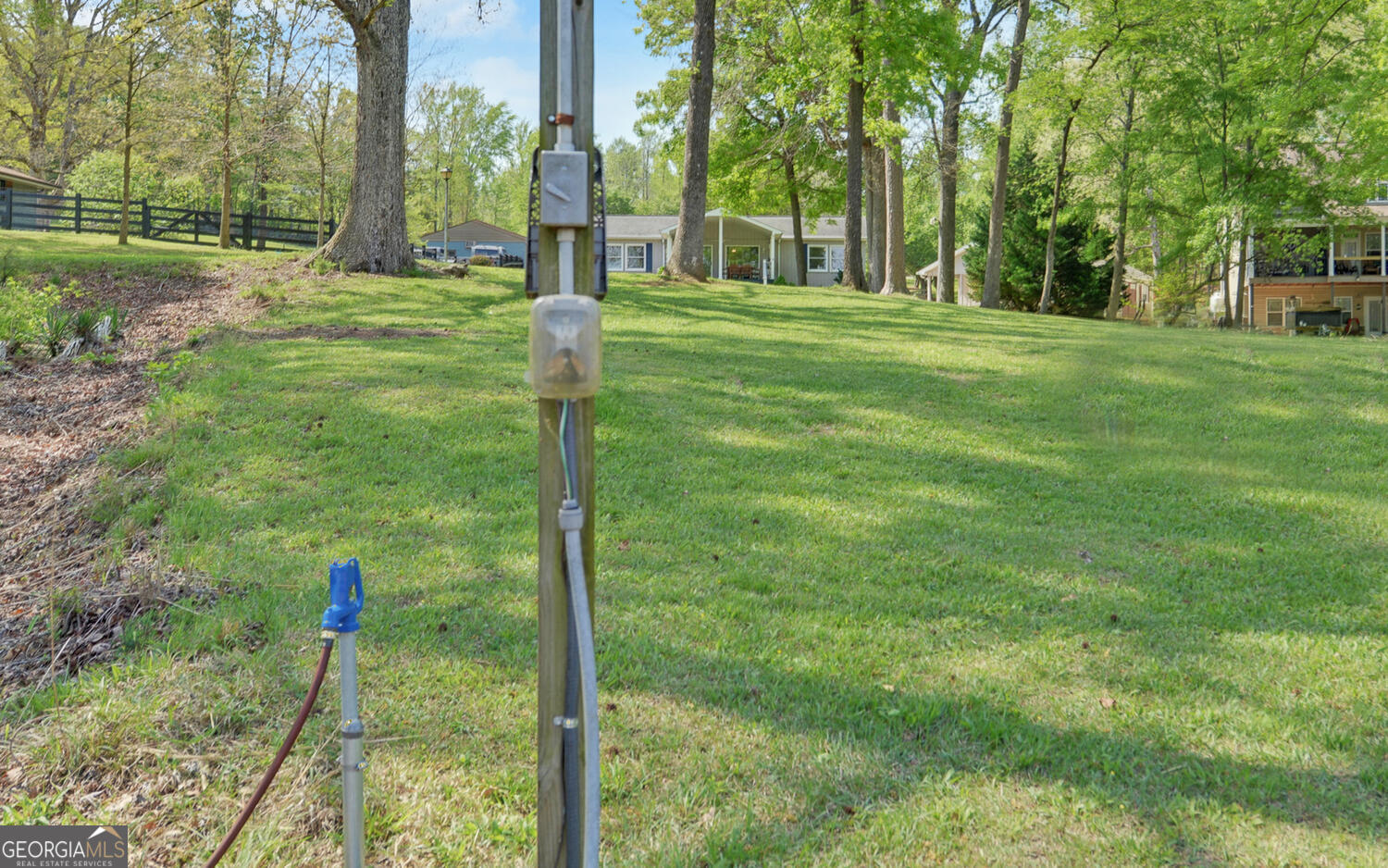 809 Glenn Ferry Road Fair Play, SC 29643 - Photo 58 of 78 a backyard of a house with lots of green space and fountain