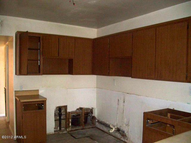1528 West Roeser Road Phoenix, AZ 85041 - Photo 13 of 25 C:\fakepath\023-276703 - Kitchen