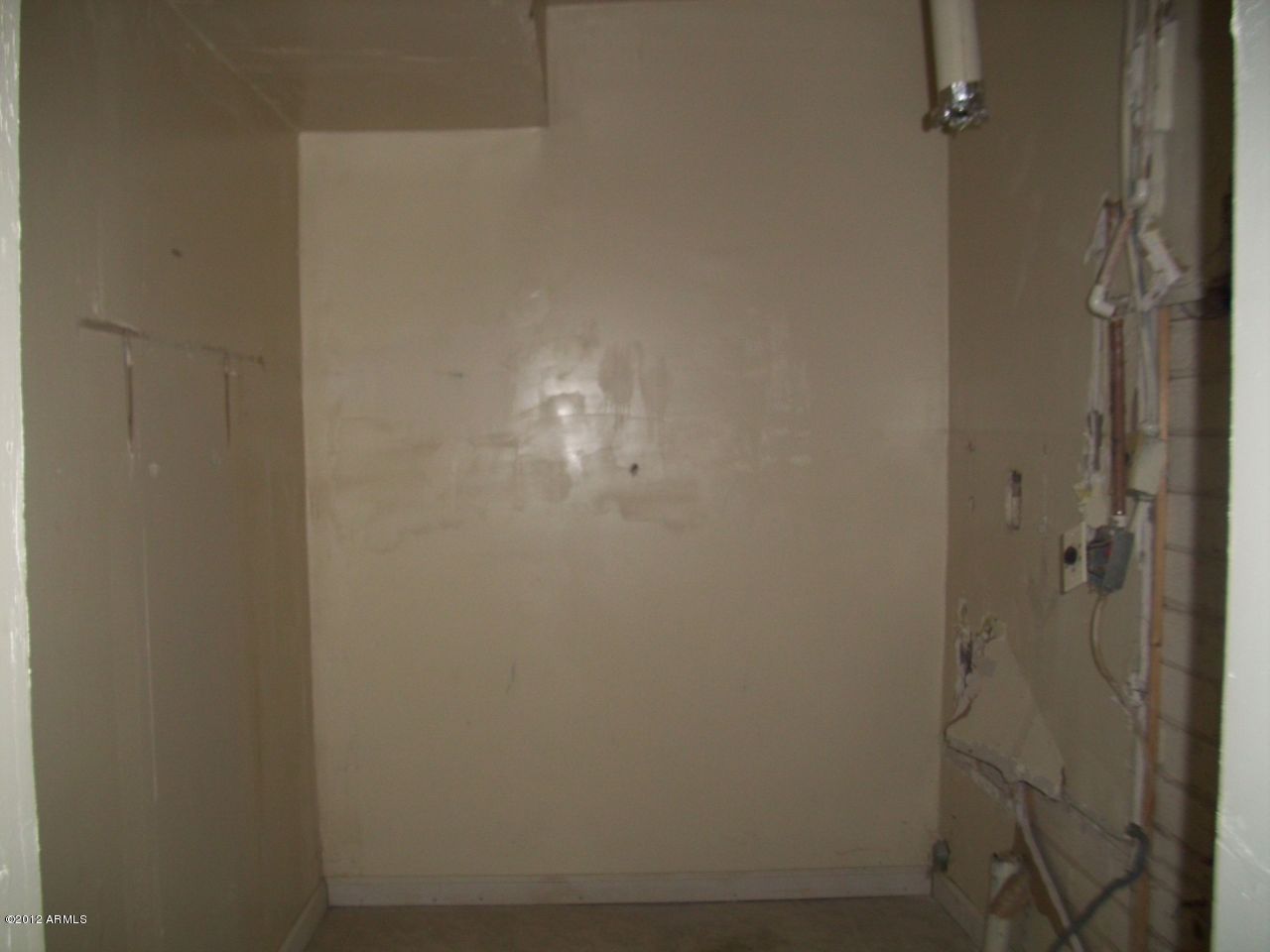 1528 West Roeser Road Phoenix, AZ 85041 - Photo 21 of 25 C:\fakepath\water heater roo,