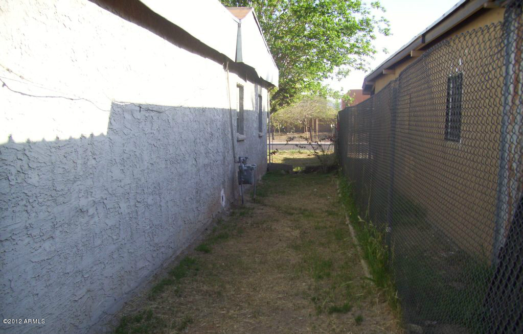 1528 West Roeser Road Phoenix, AZ 85041 - Photo 23 of 25 C:\fakepath\left side of home