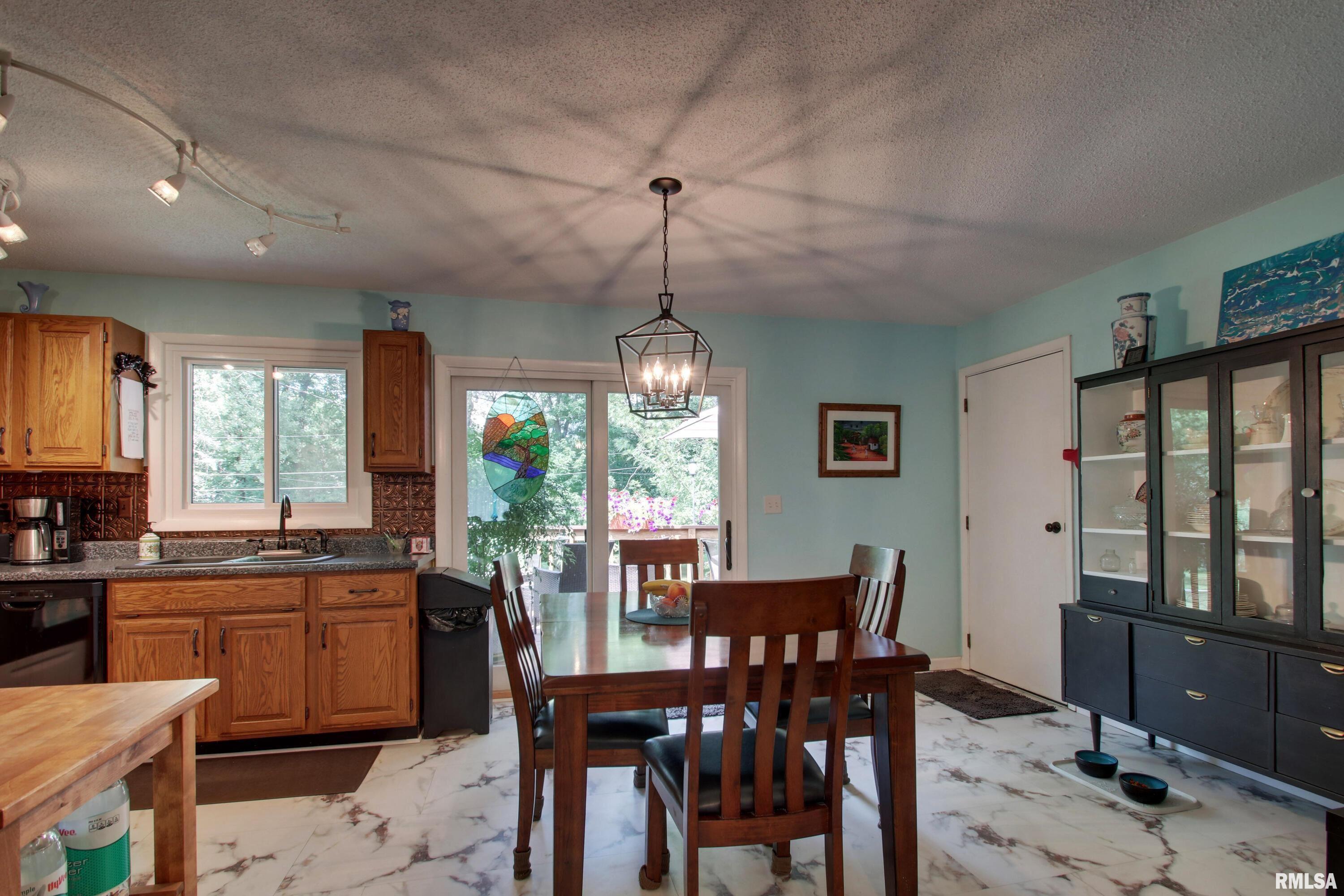 1240 Curtis Creek Road Quincy, IL 62301 - Photo 8 of 26 Gallery Image 8