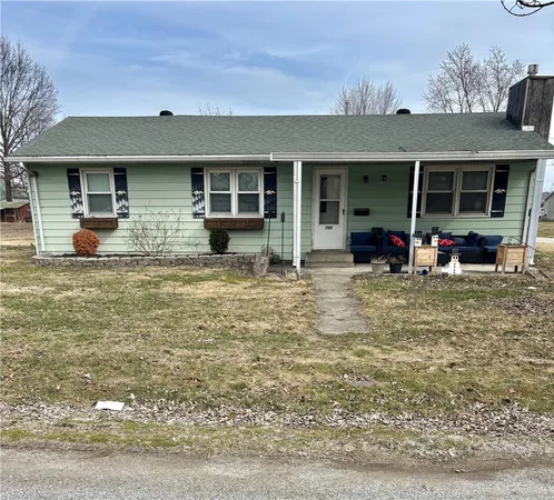 $132,800 | 300 South Pennsylvania Street, Toledo, IL 62468