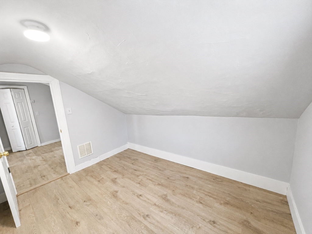9 Winthrop Street Worcester, MA 01604 - Photo 12 of 20