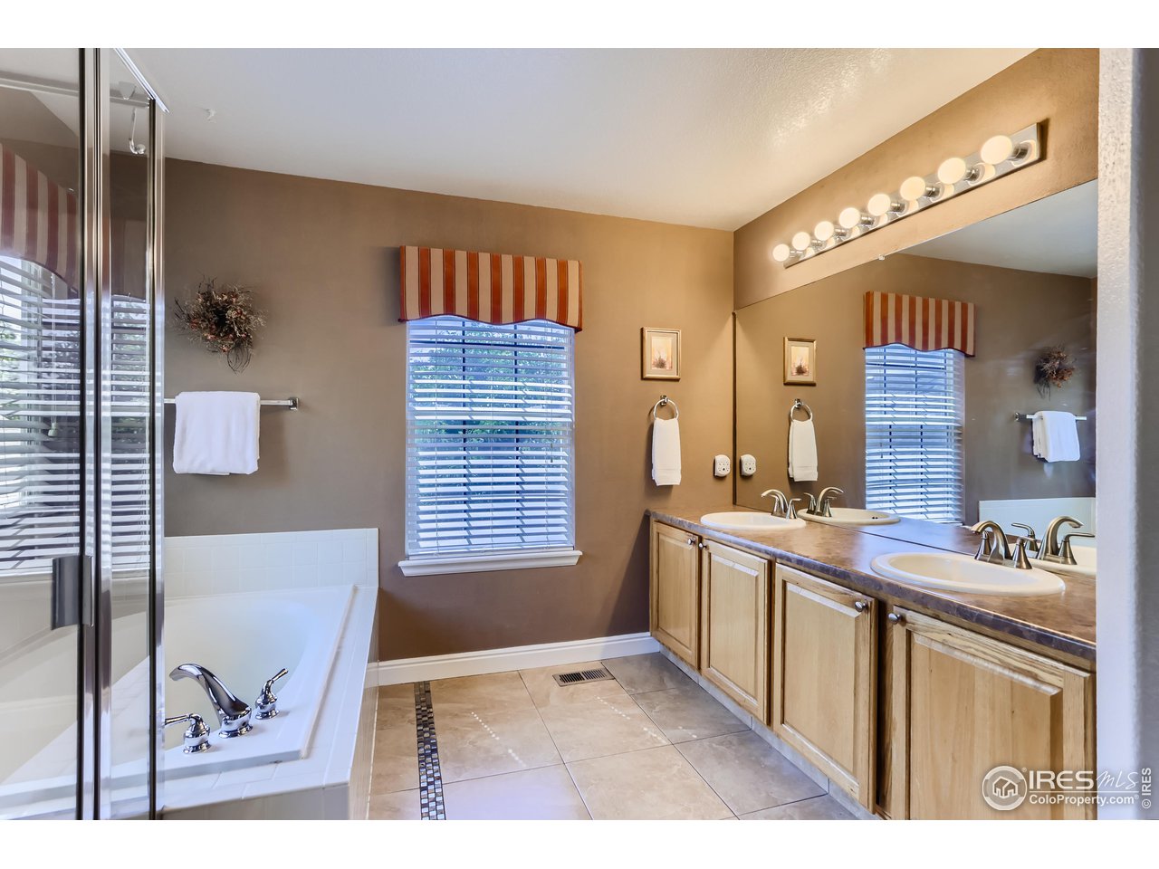 6626 Silverleaf Avenue Firestone, CO 80504 - Photo 13 of 27 a bathroom with a sink a mirror and a bathtub