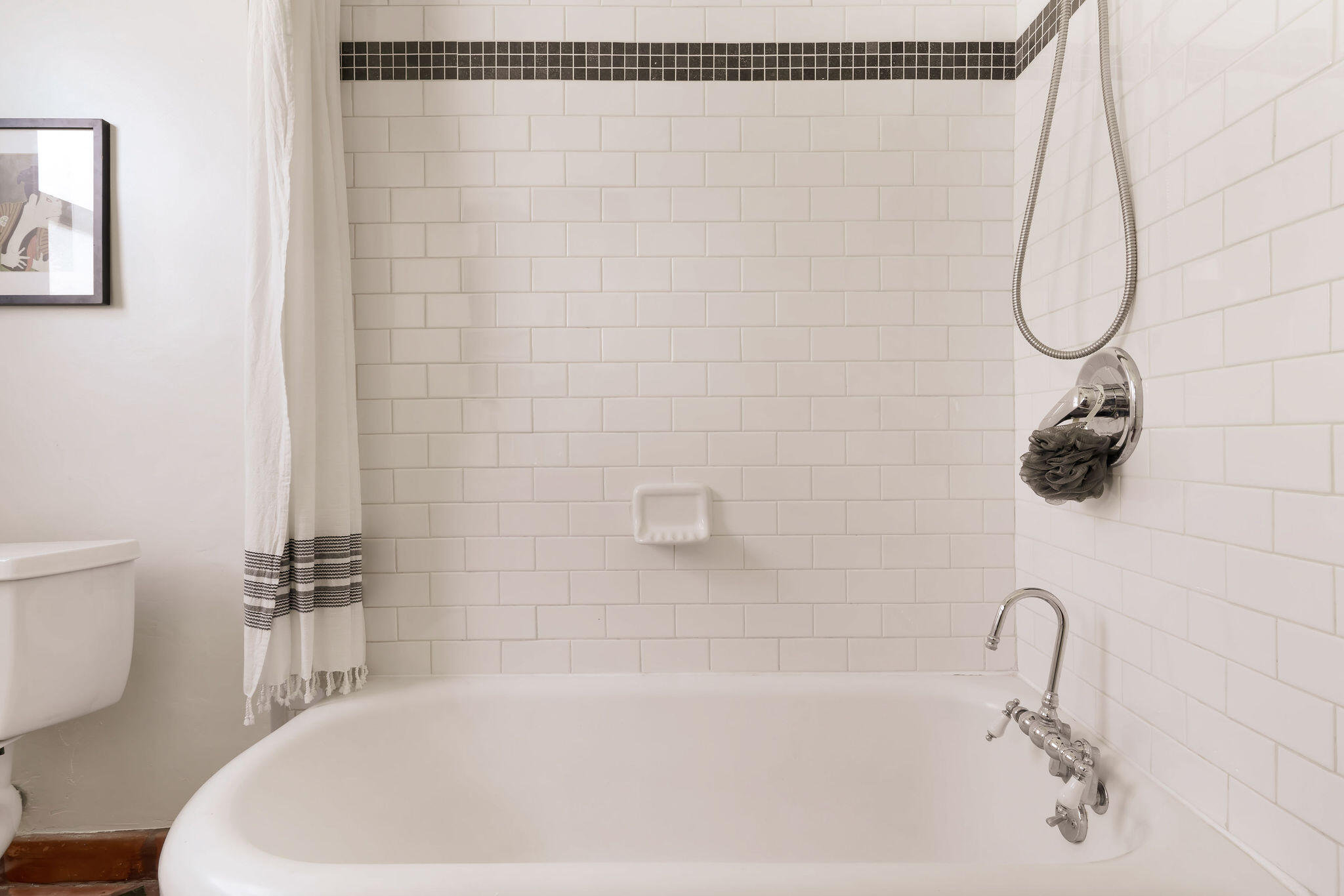 1317 Keniston Avenue Los Angeles, CA 90019 - Photo 26 of 57 a bathroom with a bath tub with a shower