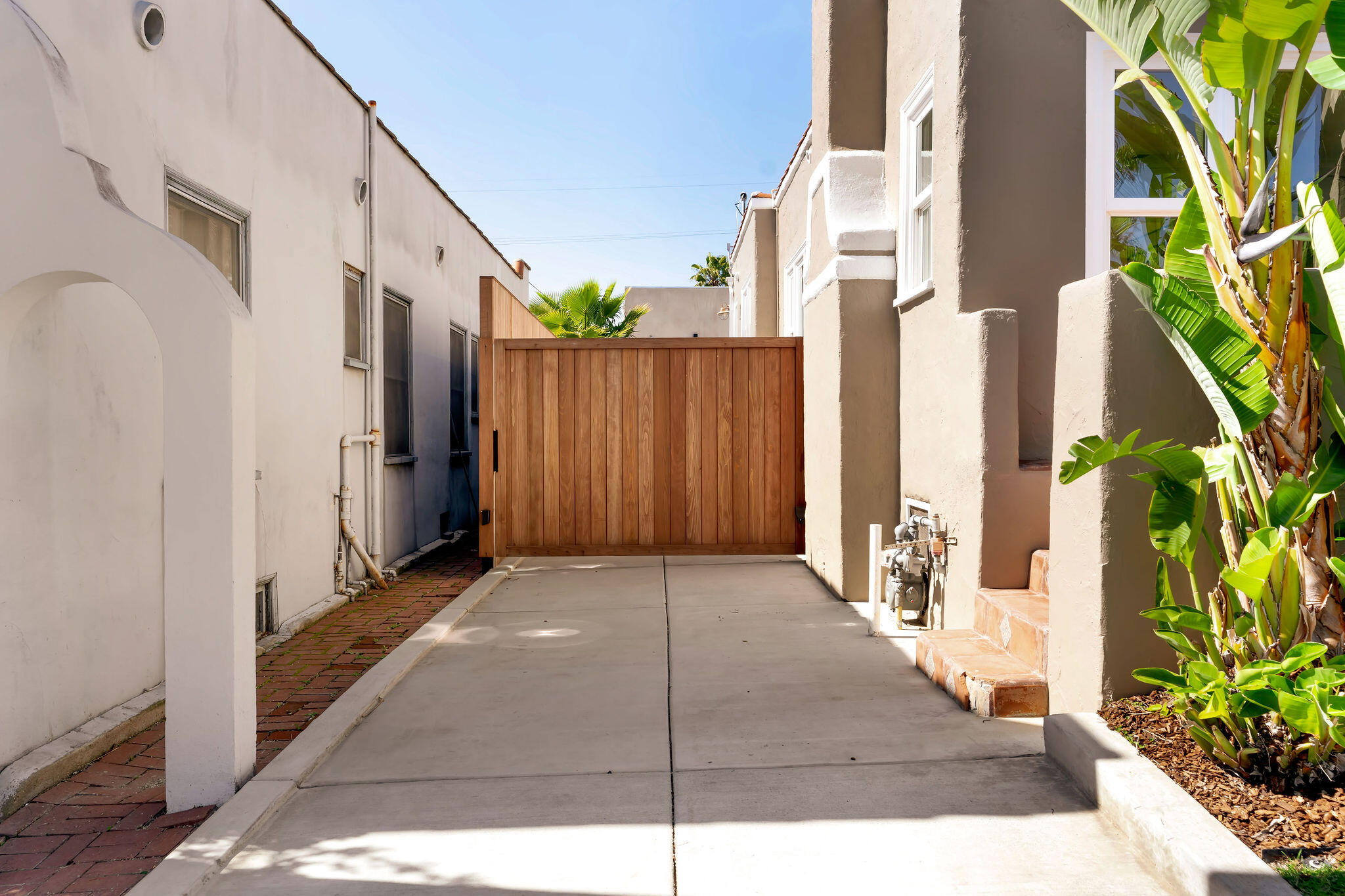 1317 Keniston Avenue Los Angeles, CA 90019 - Photo 55 of 57 a view of a back yard of the house