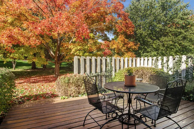 $390,000 | 216 Lexington Avenue, Fox River Grove, IL 60021