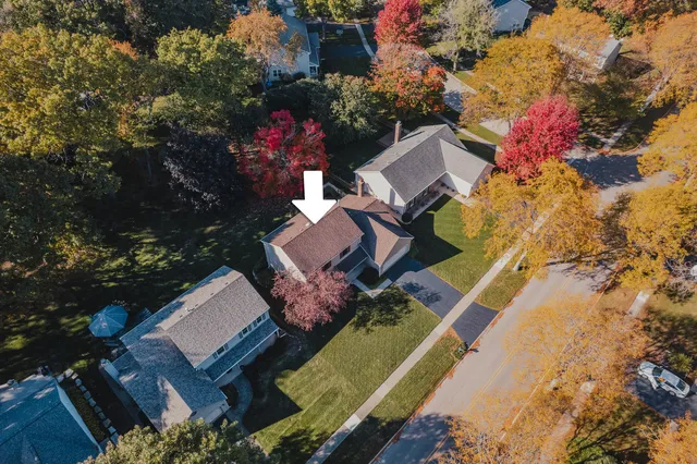 $390,000 | 216 Lexington Avenue, Fox River Grove, IL 60021