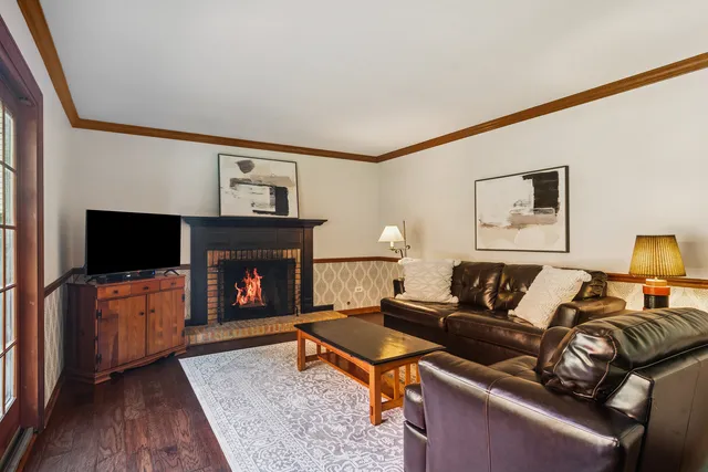 $390,000 | 216 Lexington Avenue, Fox River Grove, IL 60021