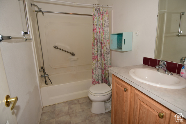 580 East 400 North Spring City, UT 84662 - Photo 17 of 40 Bathroom with vanity and shower / bath combo with shower curtain