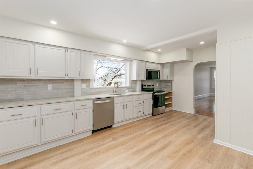 412 Cabot Street Beverly, MA 01915 - Photo 9 of 39