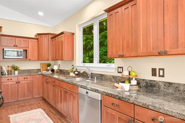 $565,000 | 6 Lake Louise Drive, Bellingham, WA 98229