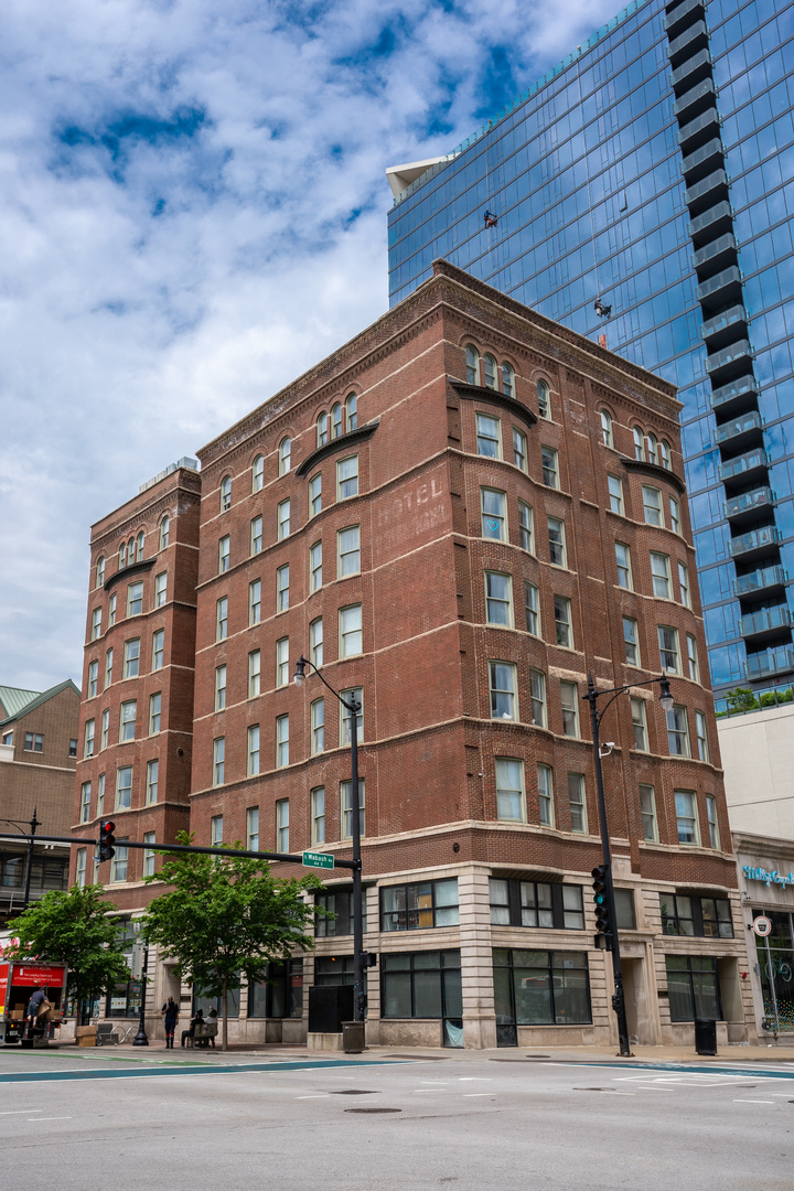 30 East Roosevelt Road, Unit 502 Chicago, IL 60605 - Photo 1 of 5 a front view of a building