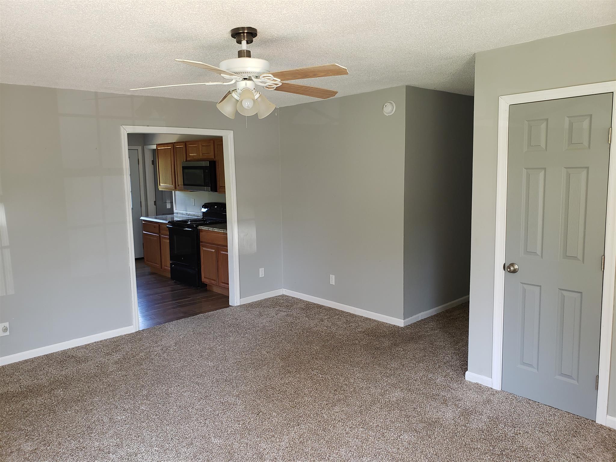 47 McAfee Road Morrison, TN 37357 - Photo 5 of 16 Foyer/Living Room