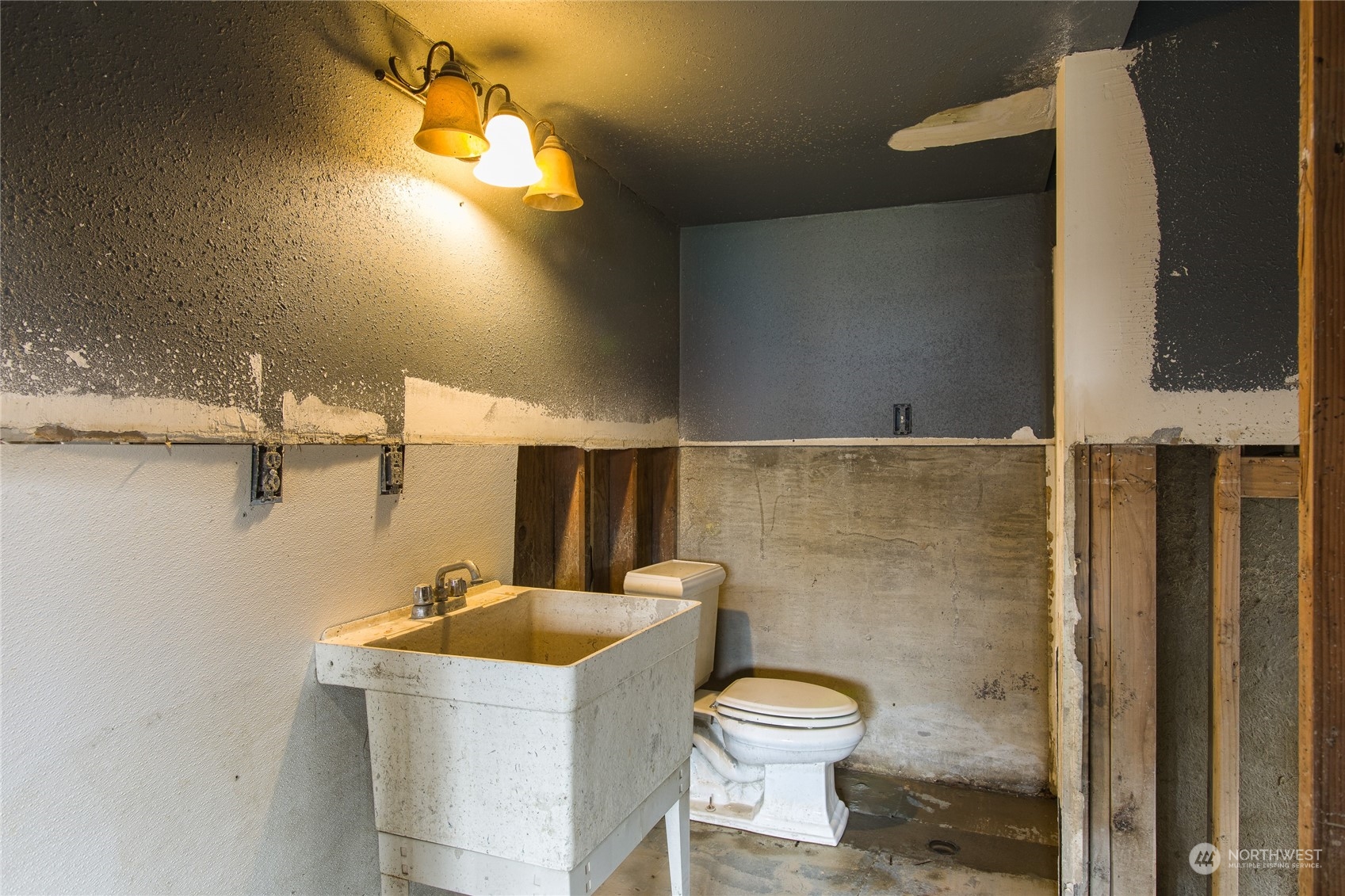 8130 Gillies Road Everson, WA 98247 - Photo 19 of 39 a bathroom with a sink a toilet and shower