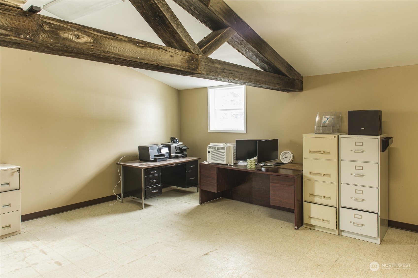 8130 Gillies Road Everson, WA 98247 - Photo 28 of 39 a workspace with furniture