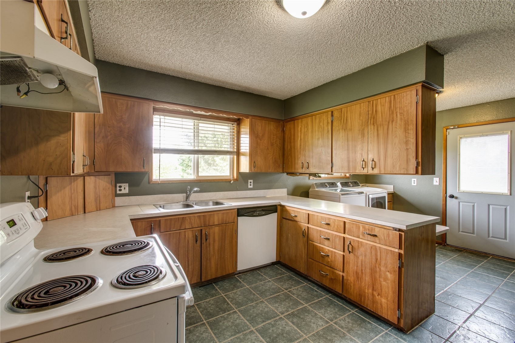 8130 Gillies Road Everson, WA 98247 - Photo 6 of 39 a kitchen with a stove a sink and a cabinets