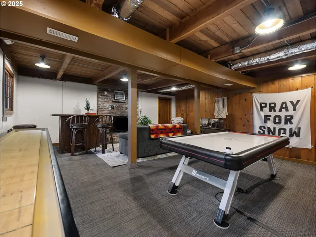 a room with lots of furniture and a projector