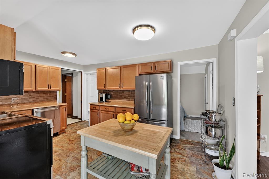 2154 West Maple Avenue Flint, MI 48507 - Photo 3 of 16