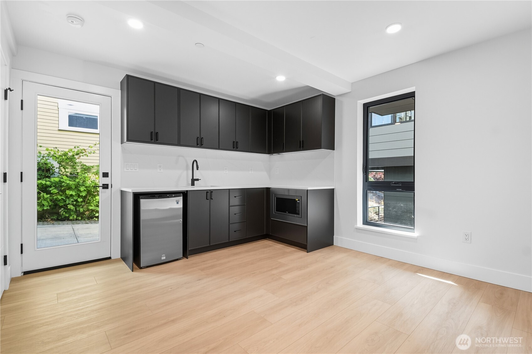 218 21st Avenue East Seattle, WA 98112 - Photo 20 of 38