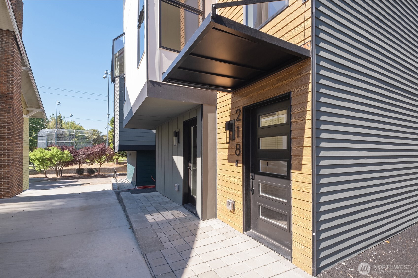 218 21st Avenue East Seattle, WA 98112 - Photo 2 of 38