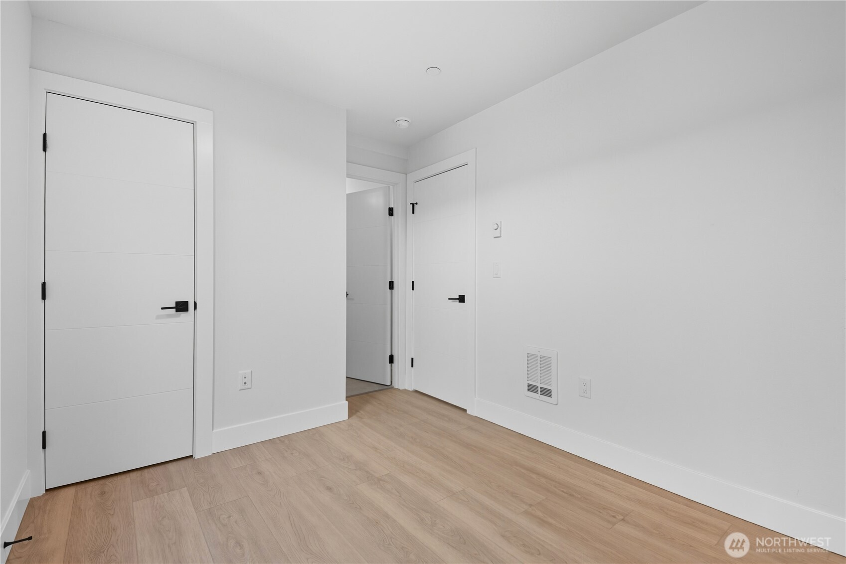 218 21st Avenue East Seattle, WA 98112 - Photo 24 of 38 a view of room