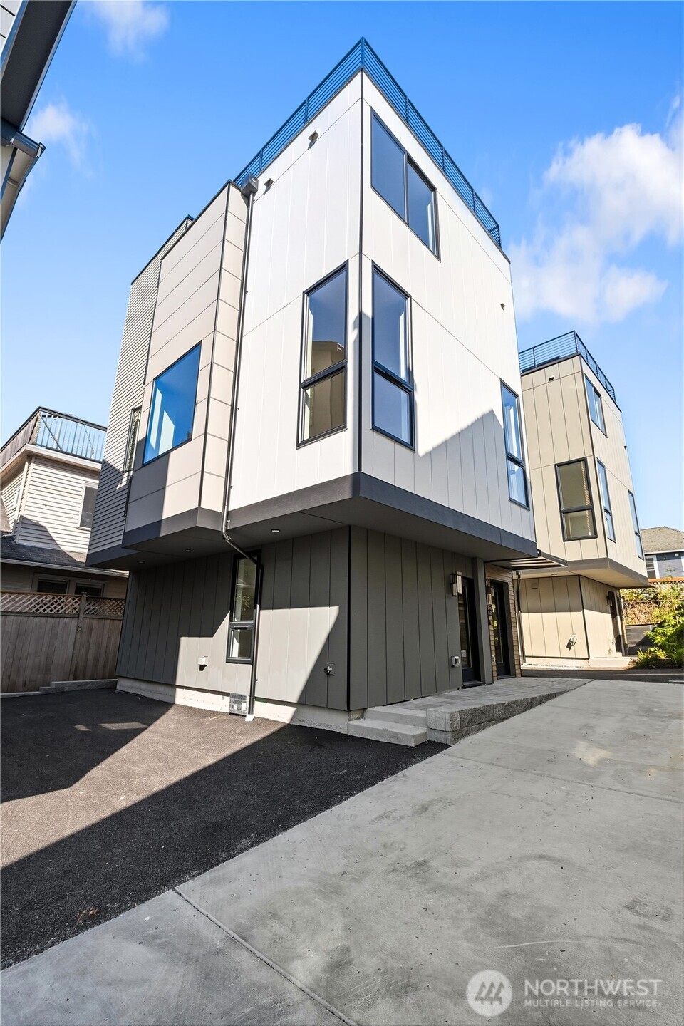 218 21st Avenue East Seattle, WA 98112 - Photo 36 of 38 a view of a white building