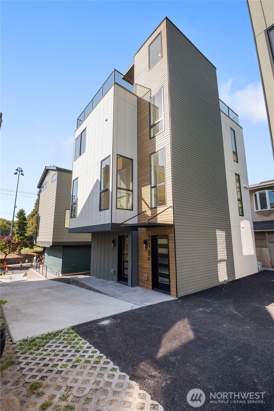 218 21st Avenue East Seattle, WA 98112 - Photo 37 of 38 a view of a house with a outdoor space