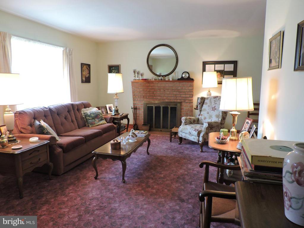 2129 Orange Road Culpeper, VA 22701 - Photo 3 of 25 Living Room