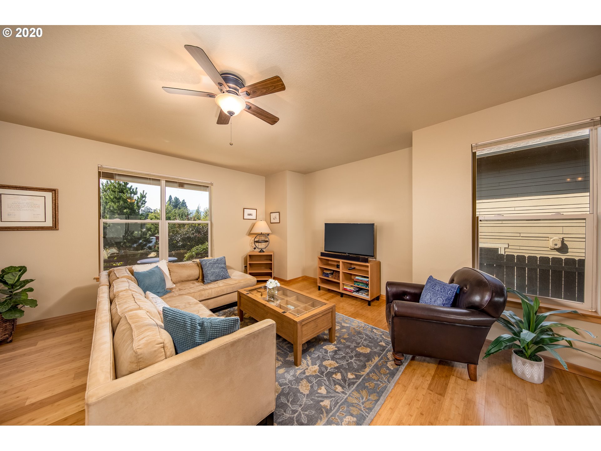 1021 Redtail Loop Hood River, OR 97031 - Photo 2 of 32